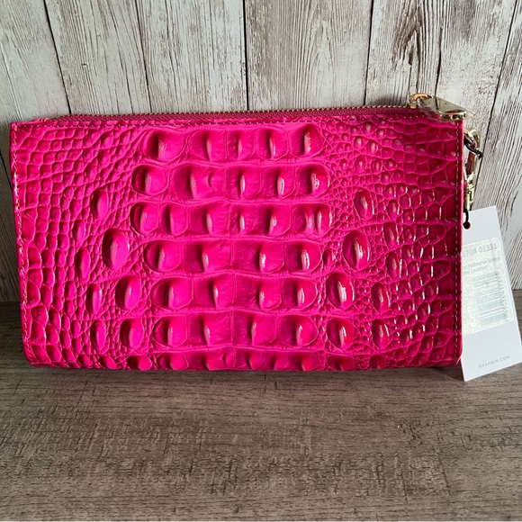 Brahmin Hot Pink Embossed Daisy Melbourne Wristlet New - Picture 2 of 4